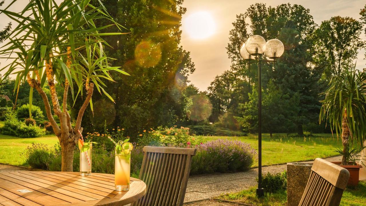 Seepark Hotel Am Wandlitzsee エクステリア 写真