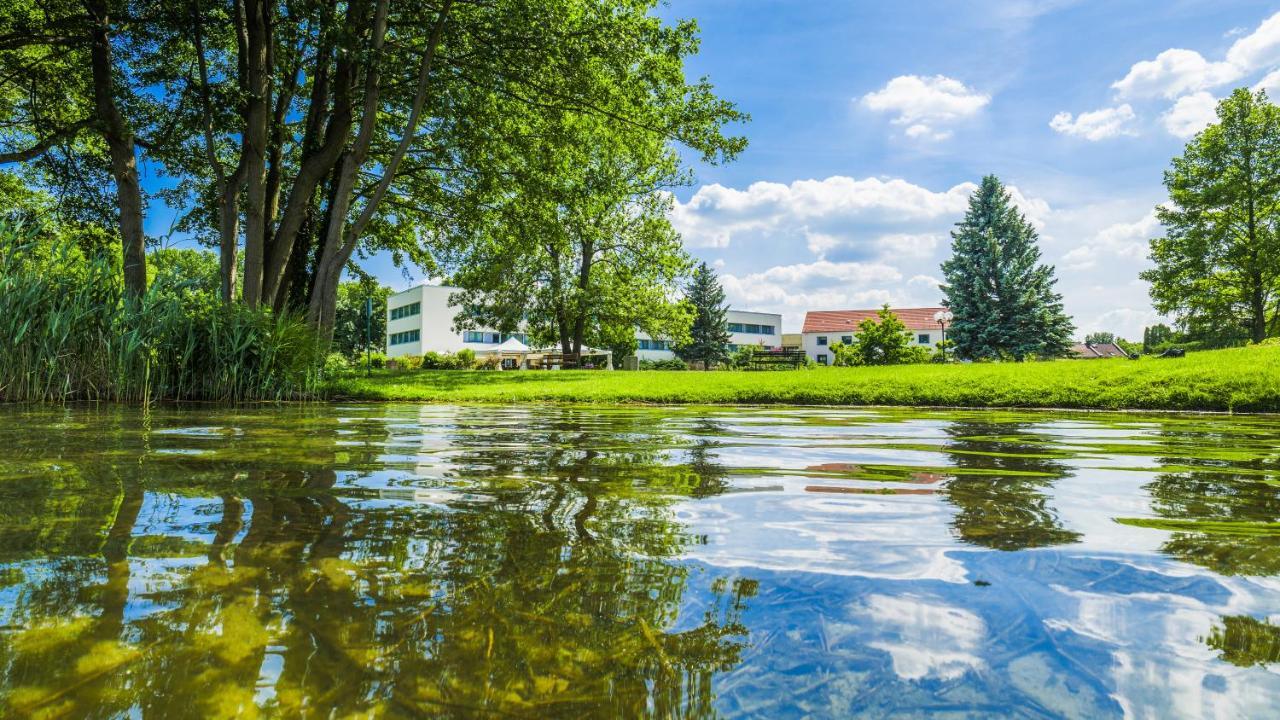 Seepark Hotel Am Wandlitzsee エクステリア 写真