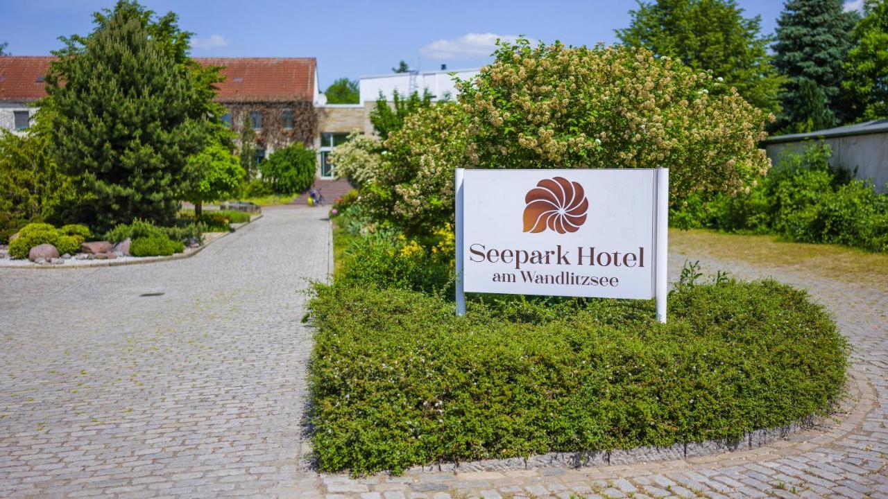 Seepark Hotel Am Wandlitzsee エクステリア 写真