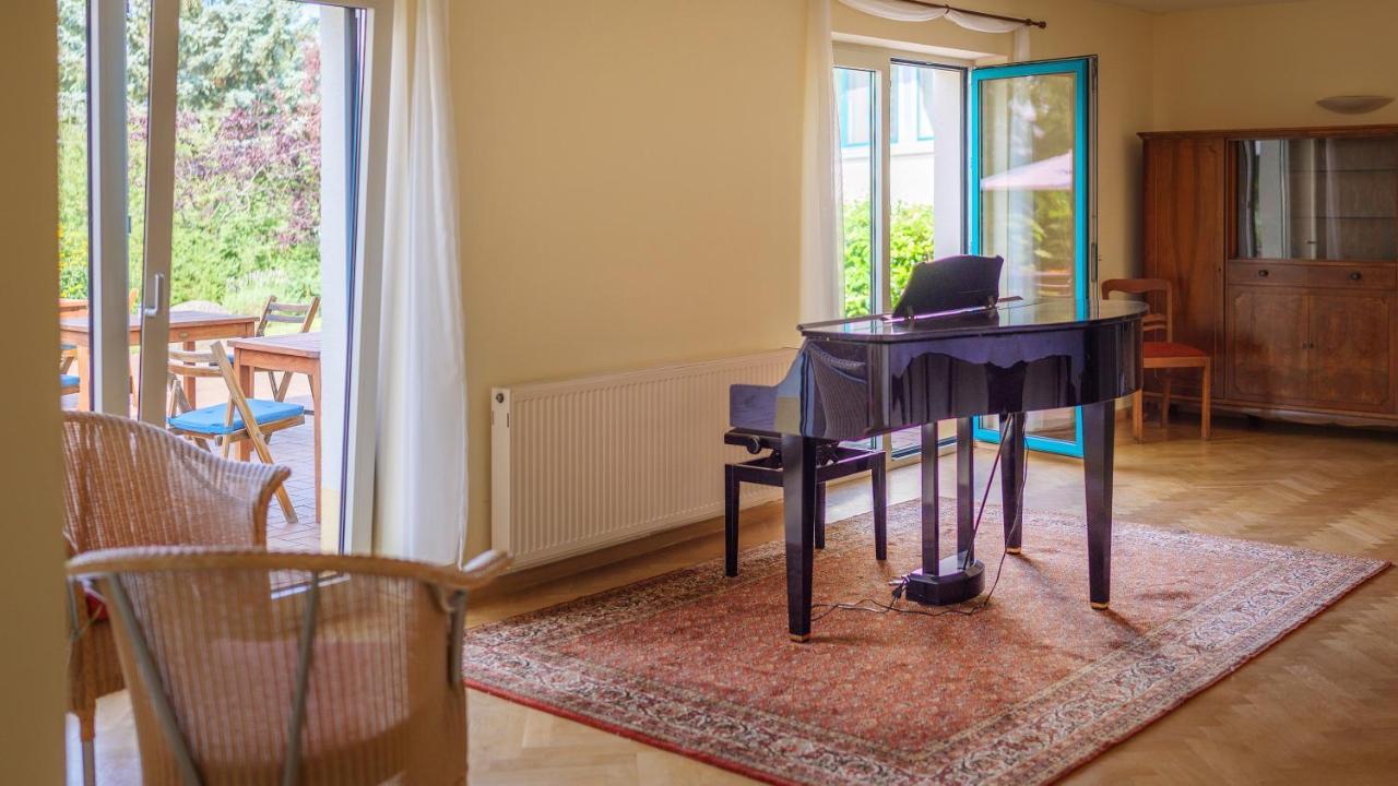 Seepark Hotel Am Wandlitzsee エクステリア 写真
