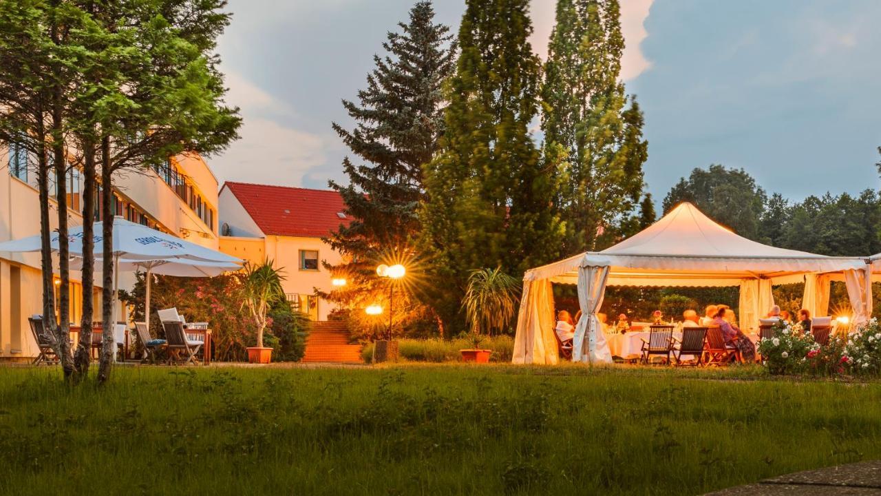 Seepark Hotel Am Wandlitzsee エクステリア 写真