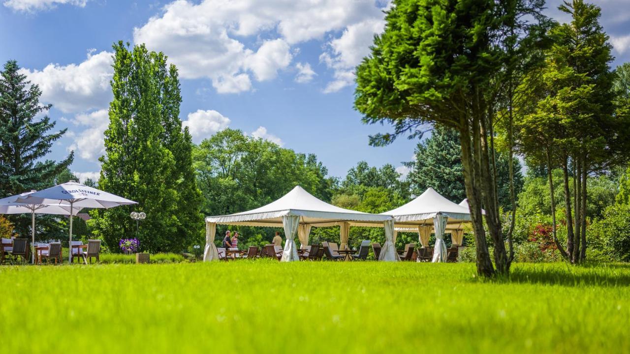 Seepark Hotel Am Wandlitzsee エクステリア 写真